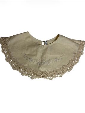 Vintage Annie cream cotton gauze embroidered lace trim collar